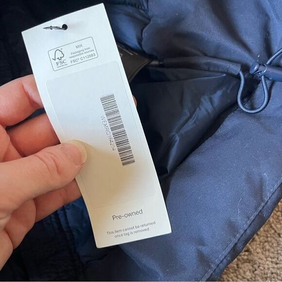 Askov Finlayson Women’s Medium Puffer Vest. - Picture 9 of 12